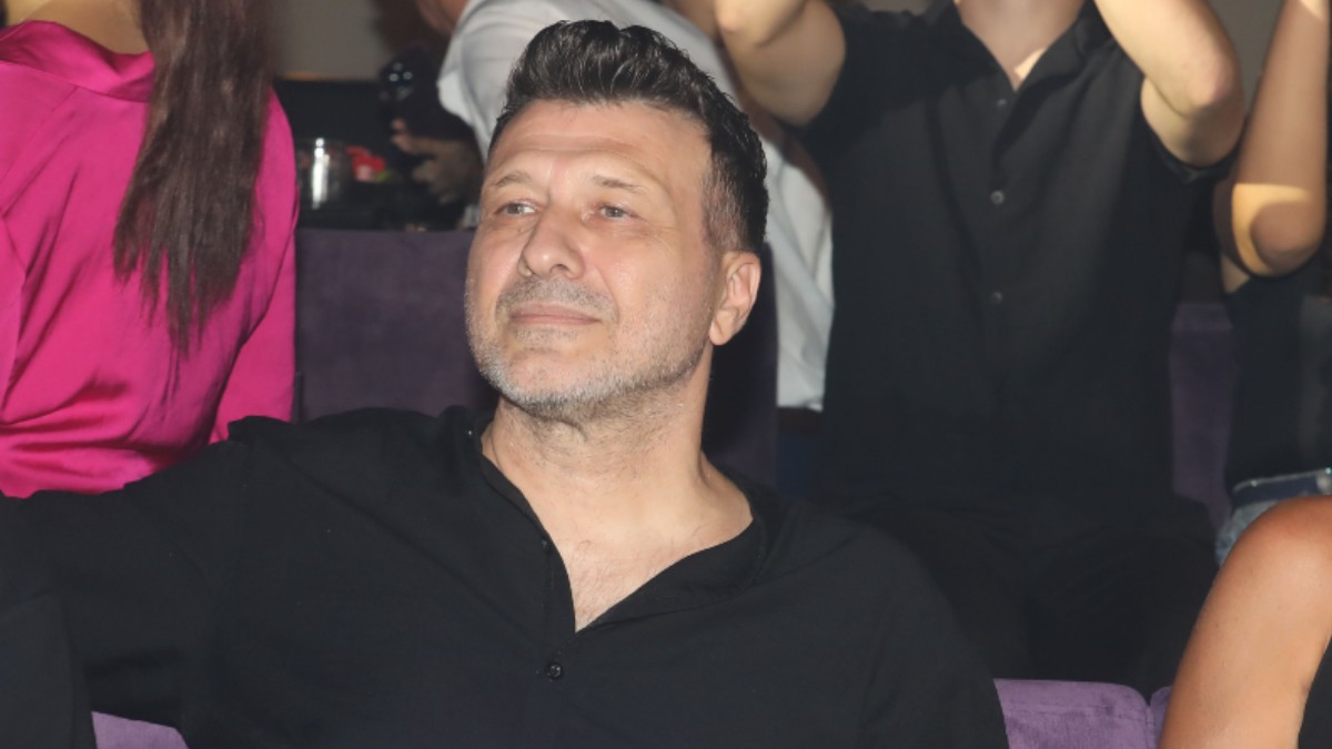 Ο Γιάννης Πλούταρχος σε έξοδό του στα μπουζούκια