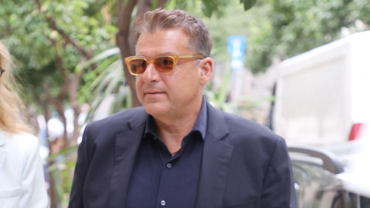 Ο Γιώργος Λιάγκας σε μεσημεριανή του έξοδο