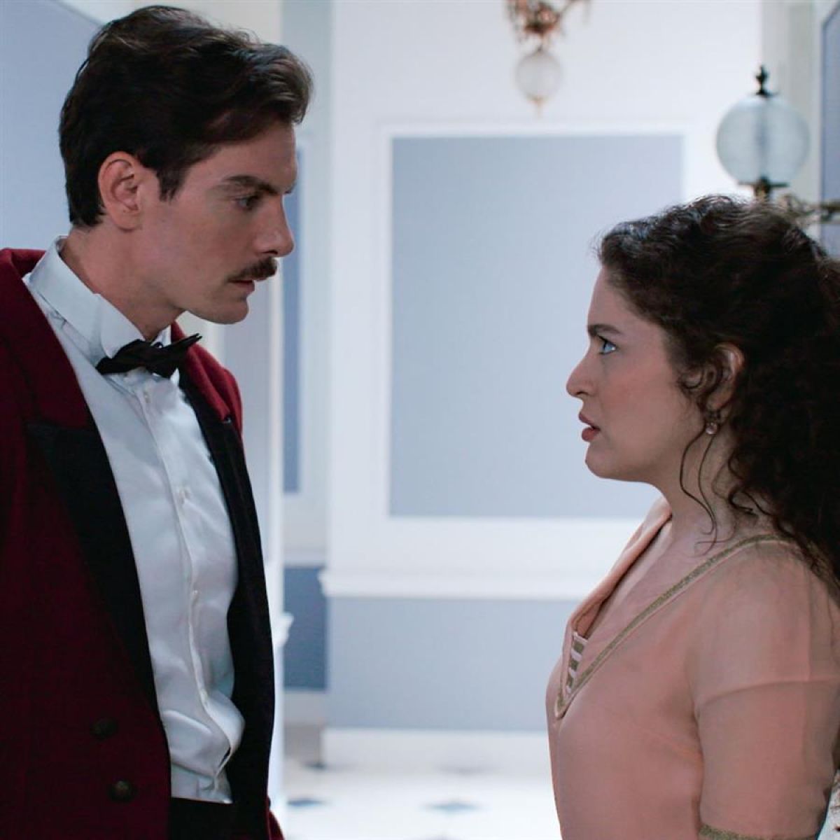 Σκηνή από το grand hotel με την Αλίκη και τον Ρήγα