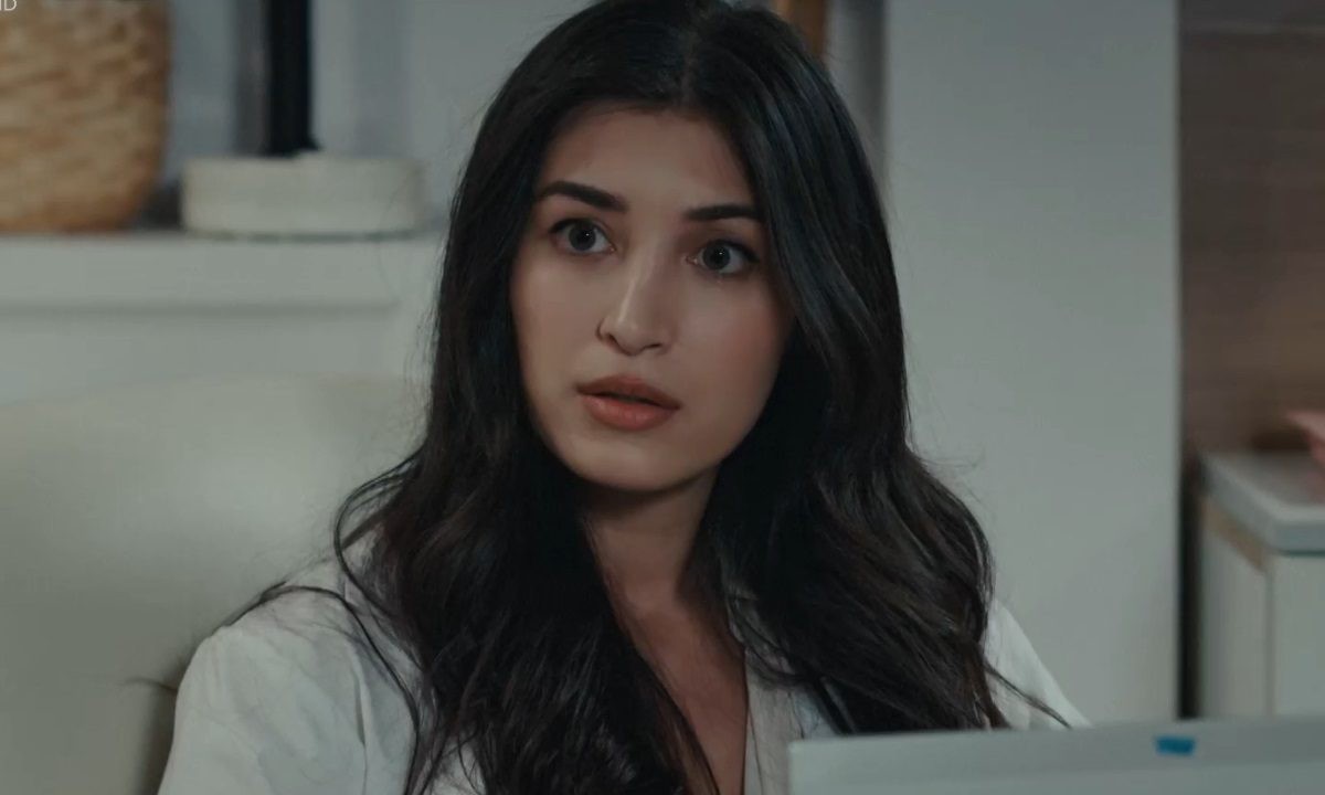 Η Αφροδίτη σε σκηνή από την σειρά Γη της ελιάς