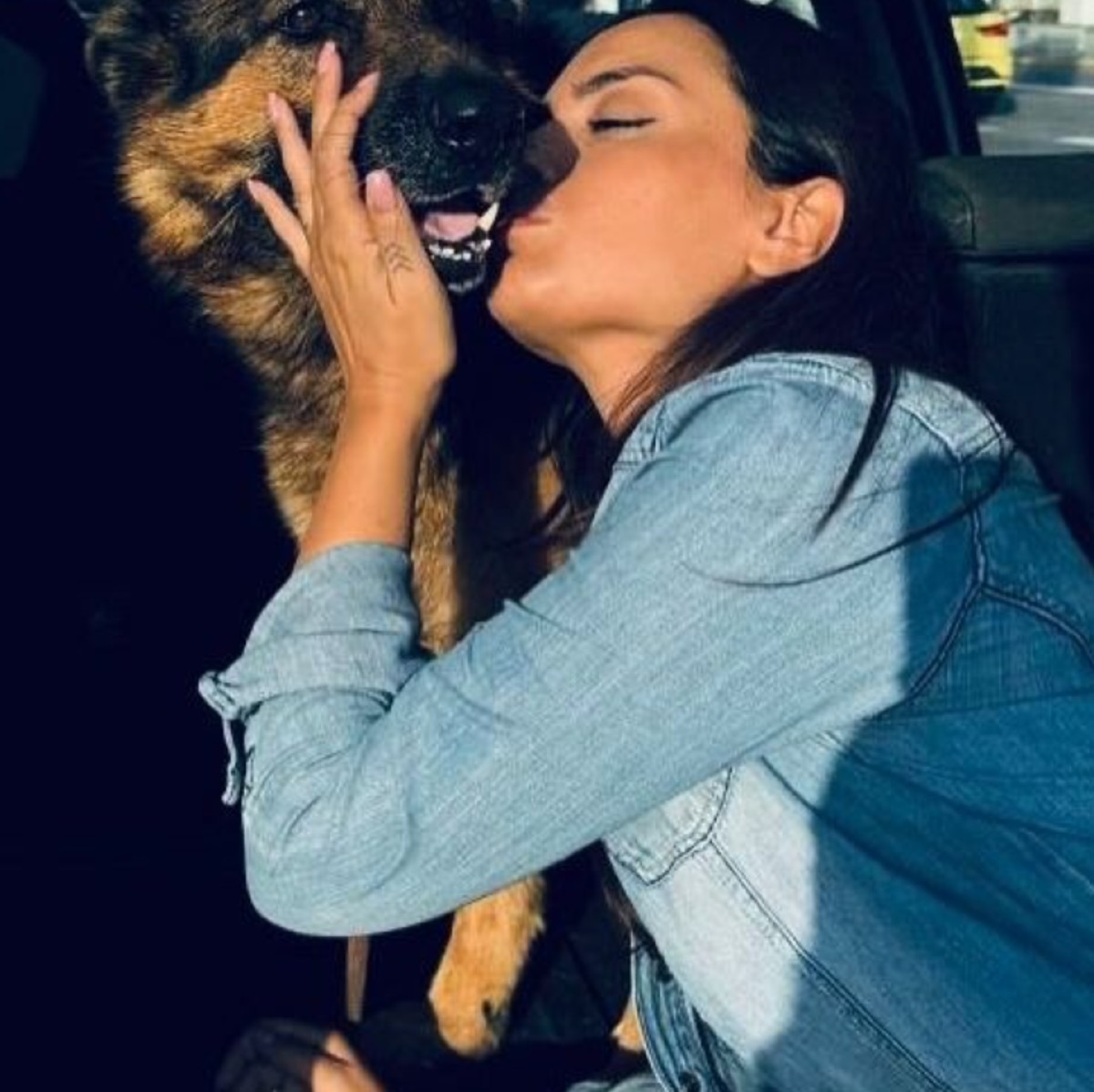 Η Τάνια Ιακωβίδου με το σκύλο της