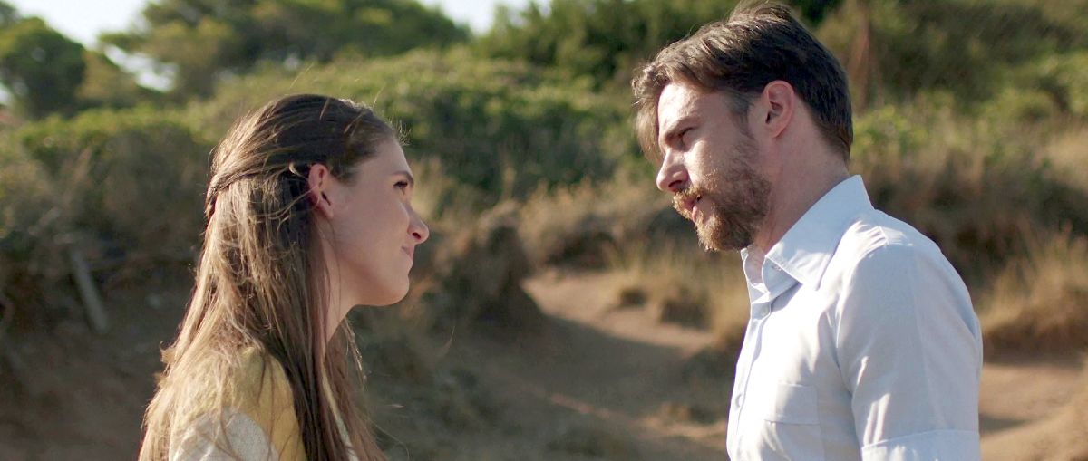 Σκηνή από την Παραλία με τον Παύλο και την Ιφιγένεια