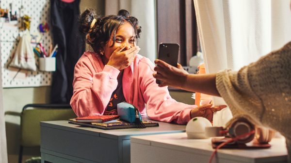 ΙΚΕΑ παιδικό δωμάτιο με γραφεία