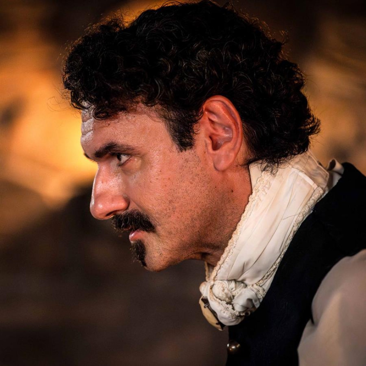 Σκηνή με τον Ηλία Μελέτη από την σειρά Μάγισσα-Φλεγόμενη καρδιά