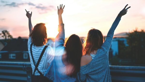 Μια παρέα τριών κοριτσιών