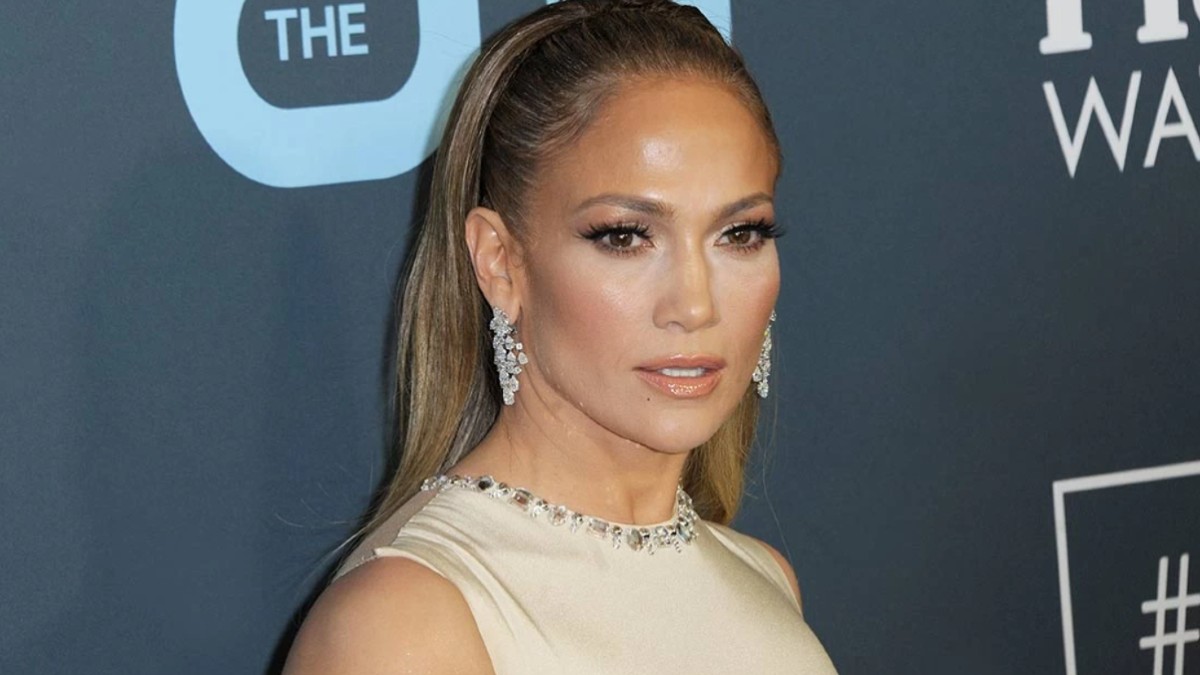 Jennifer Lopez με φούστα
