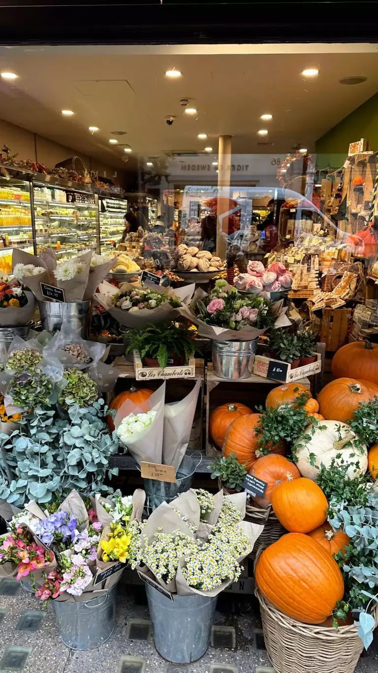 Ξέγνοιαστες στιγμές στο Λονδίνο για την Βίκυ Καγιά!