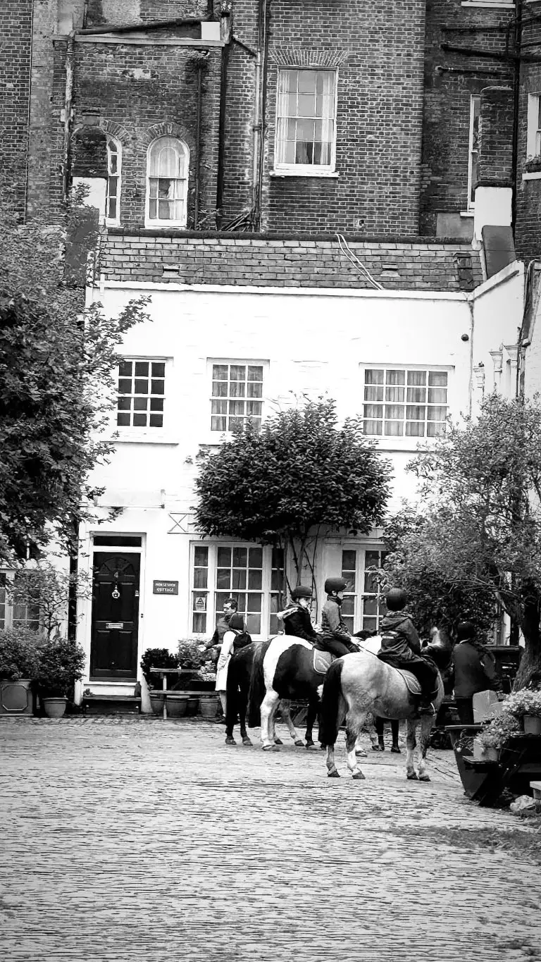 Ξέγνοιαστες στιγμές στο Λονδίνο για την Βίκυ Καγιά!