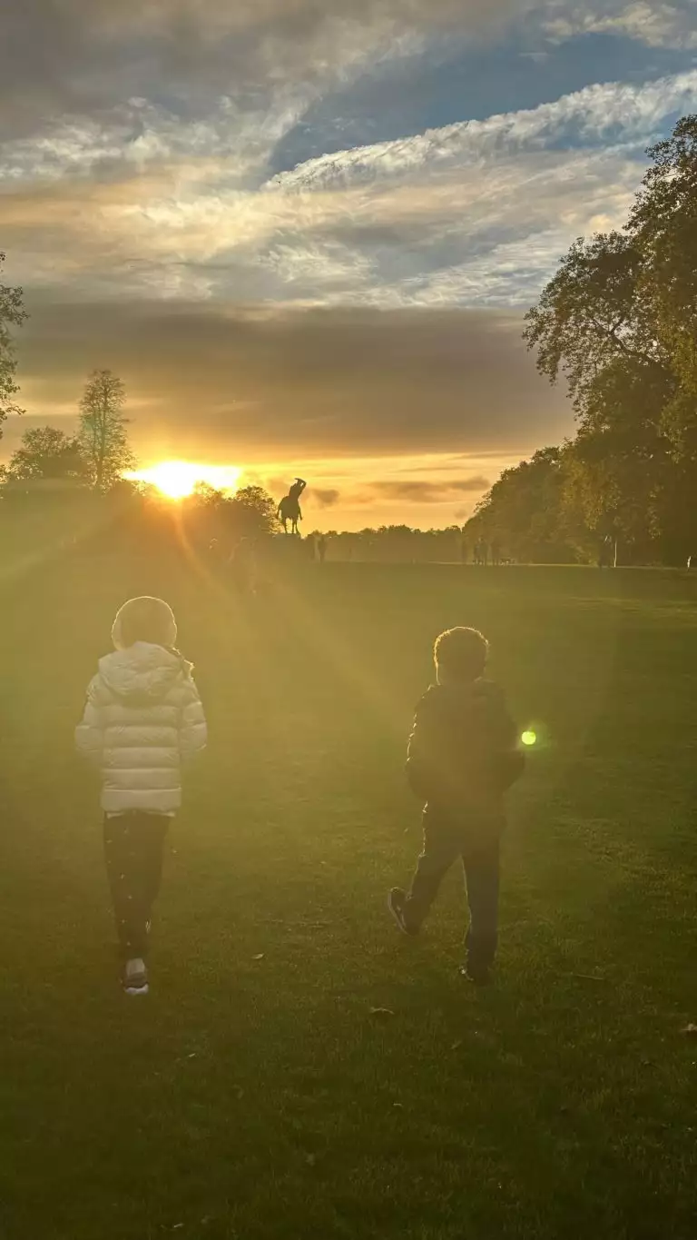 Ξέγνοιαστες στιγμές στο Λονδίνο για την Βίκυ Καγιά!