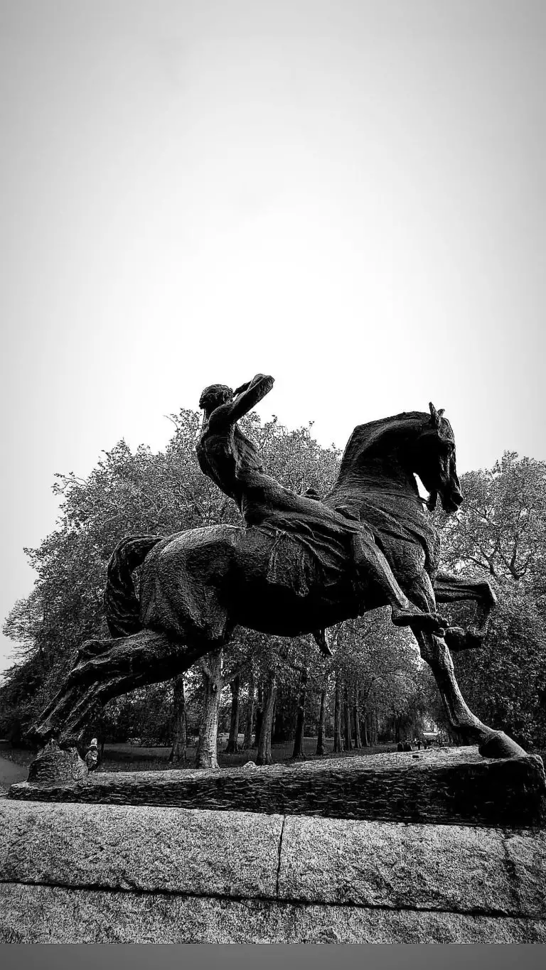 Ξέγνοιαστες στιγμές στο Λονδίνο για την Βίκυ Καγιά!