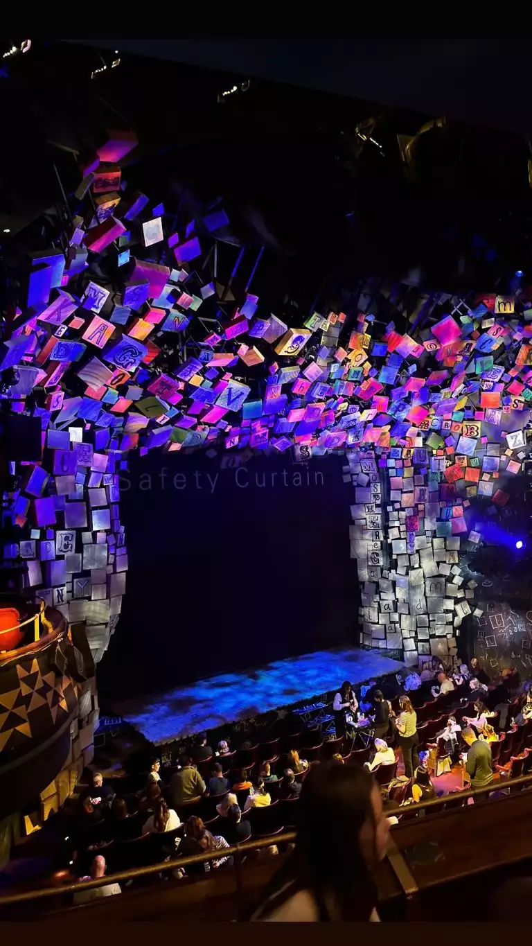 Ξέγνοιαστες στιγμές στο Λονδίνο για την Βίκυ Καγιά!