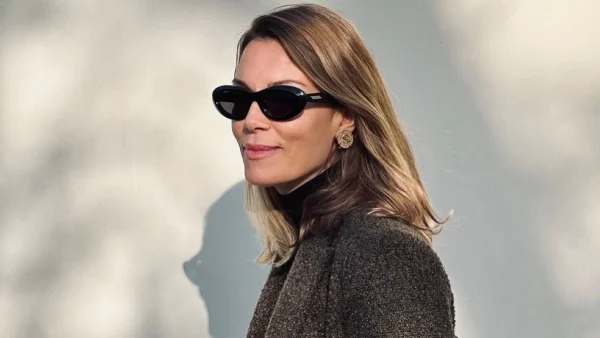 Σε ολογοήμερες διακοπές στο εξωτερικό και συγκεκριμένα στο Λονδίνο, βρίσκεται η Βίκυ Καγιά. Η έμπειρη παρουσιάστρια ταξίδεψε στην αγγλική πρωτεύουσα μαζί με τα παιδιά της, Μπιάνκα και Κάρολο, απολαμβάνοντας όμορφες και ξέγνοιαστες στιγμές.