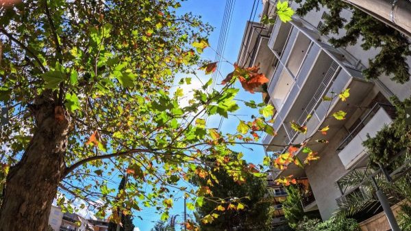 Ήλιος στην πόλη της Αθήνας