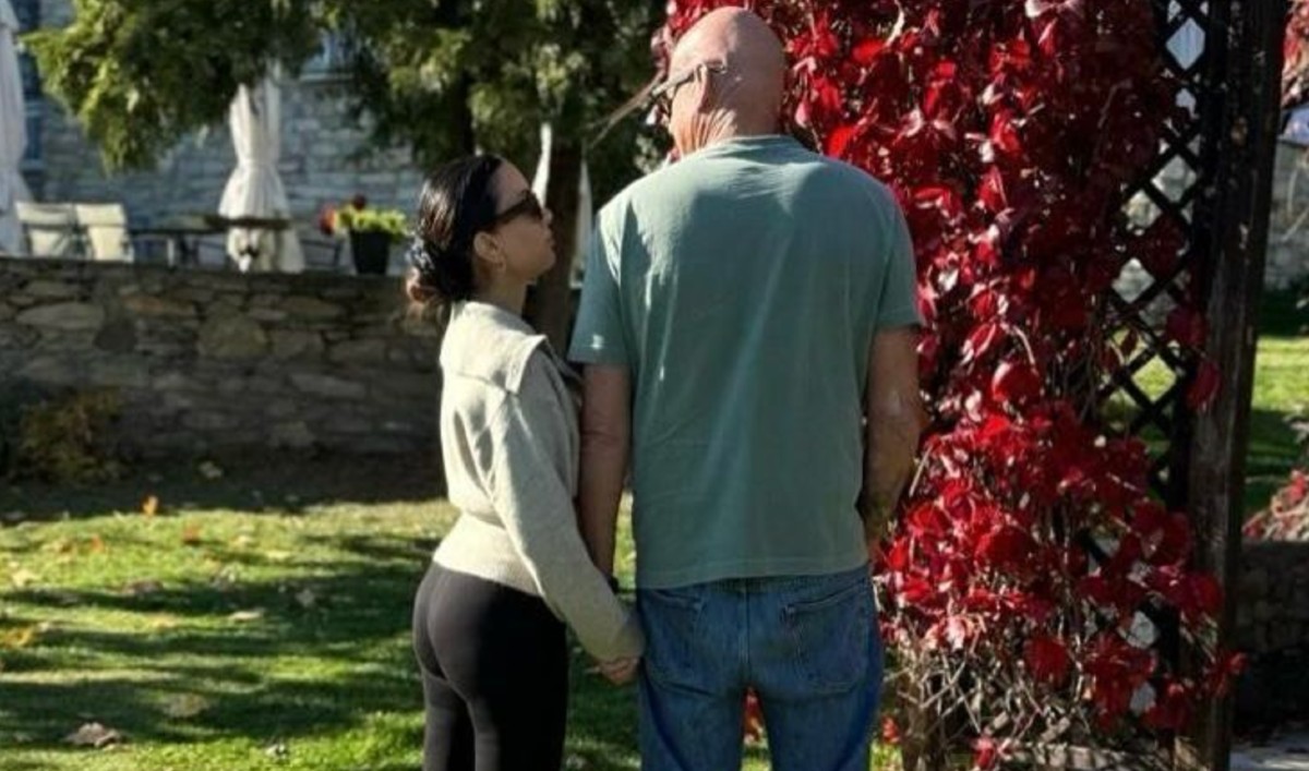 Ο Τζώνη Καλημέρης με την σύντροφό του, Ελπίδα Ιακωβίδου