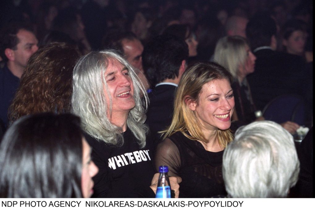 Ο Νίκος Καρβέλας και η Ζέτα Δούκα σε κοινή έξοδό τους 2003