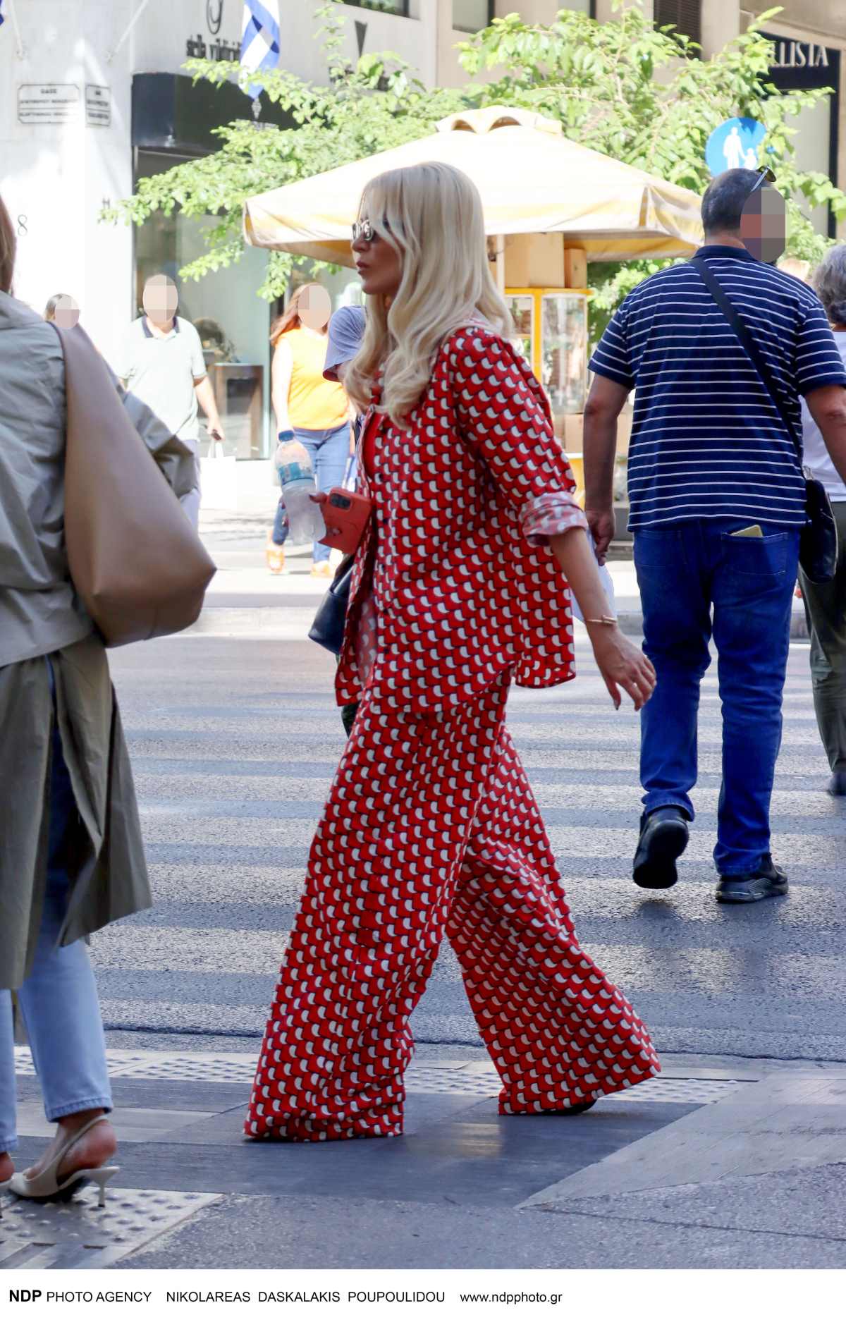 Η Κατερίνα Καινούργιου στο κέντρο της Αθήνας