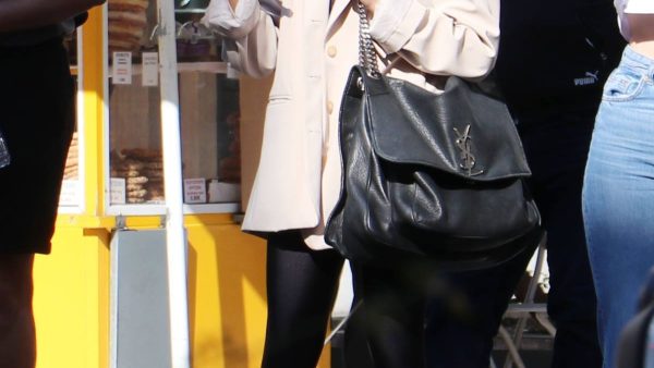 Η Κατερίνα Καινούργιου με τσάντα YSL