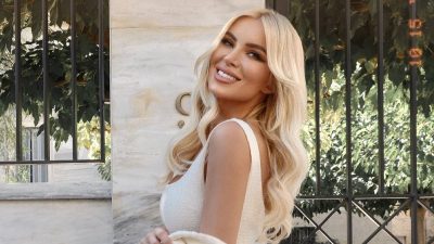 Η Κατερίνα Καινούργιου ποζάρει με total white σύνολο