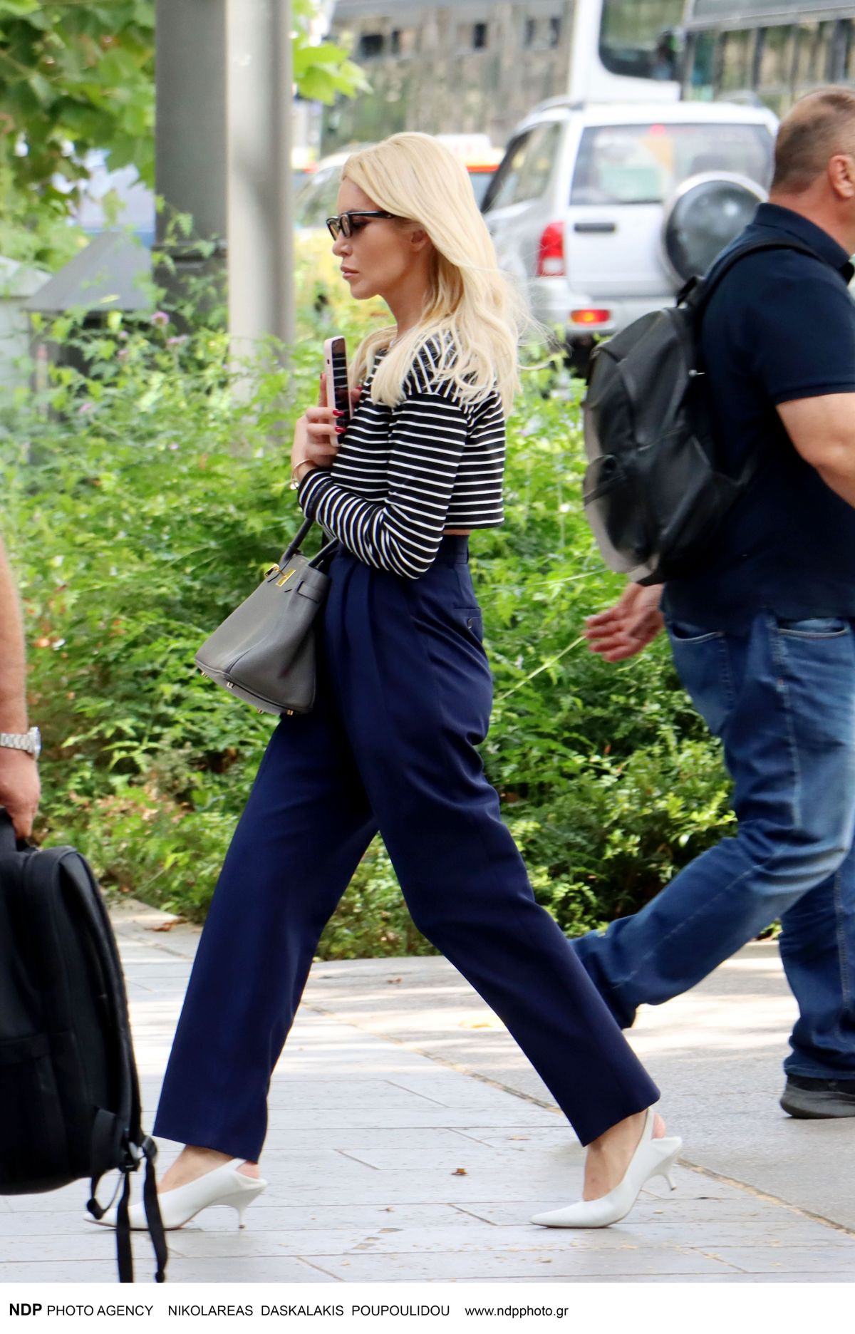 Η Κατερίνα Καινούργιου στο κέντρο της Αθήνας