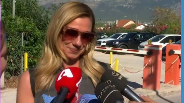 Η Κατερίνα Καραβάτου σε δηλώσεις της στις κάμερες