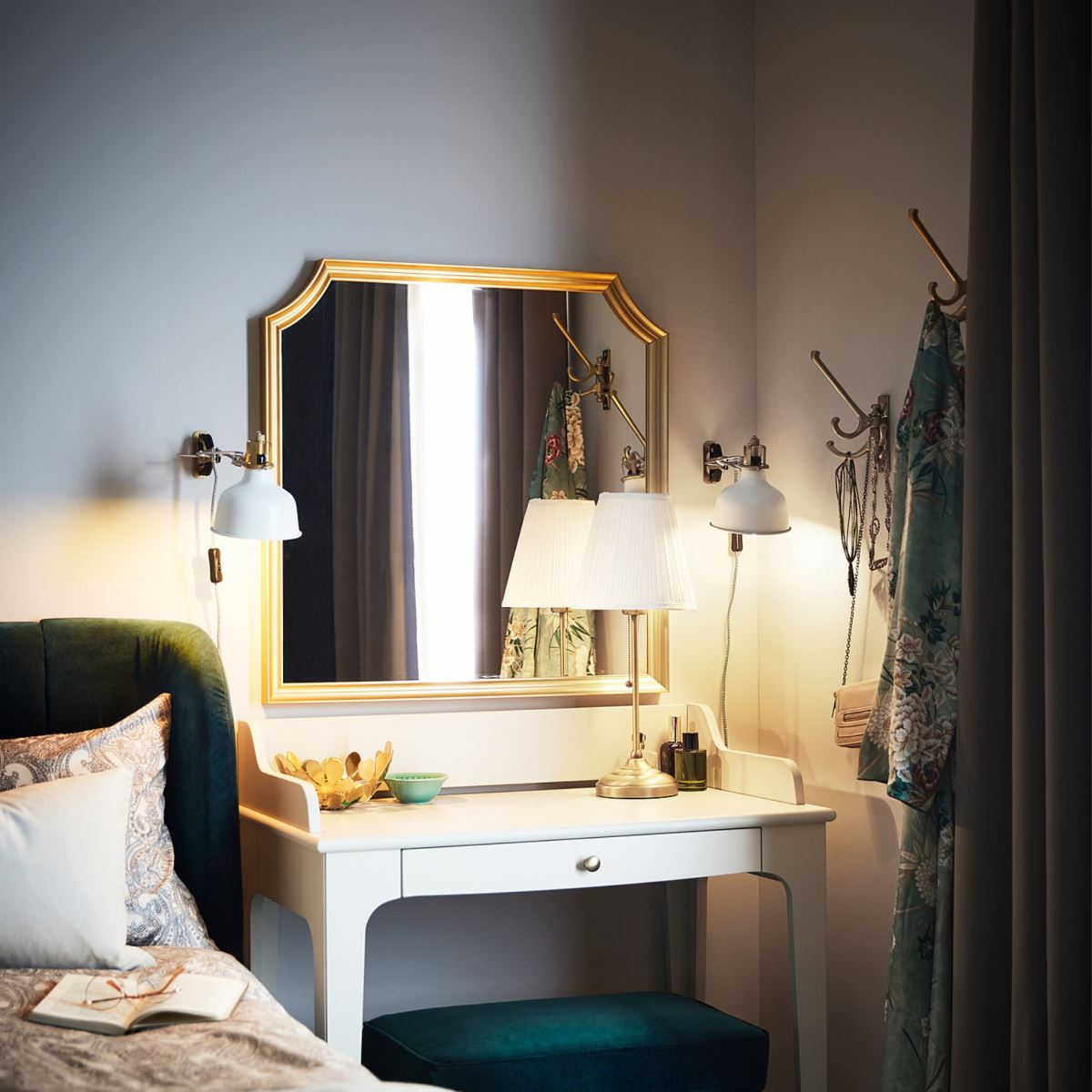 Καθρέφτης ΙΚΕΑ σε υπνοδωμάτιο