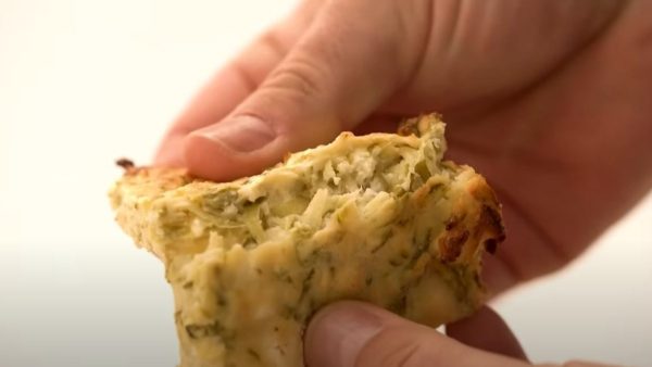 Μια κολοκυθόπιτα κομμένη