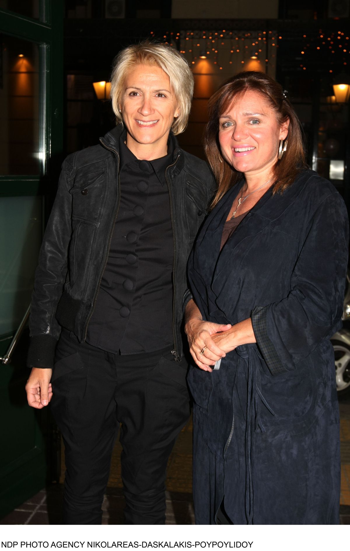 H Καίτη Κωνσταντίνου και η Μαρία Καβογιάννη στο θέατρο το 2008