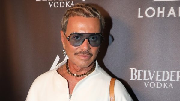 Ο Λάκης Γαβαλάς σε έξοδό του