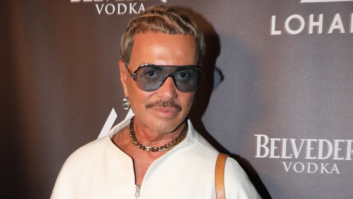 Ο Λάκης Γαβαλάς σε έξοδό του