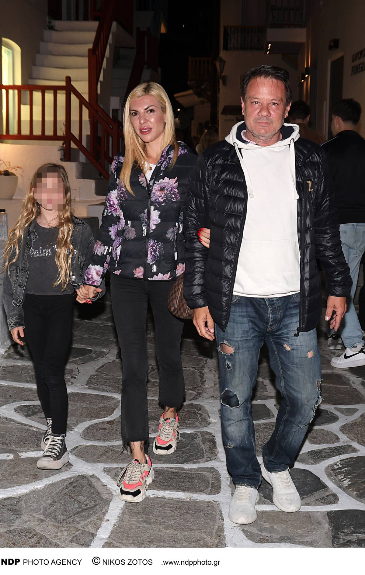 Ο Ααπόστολος Λύτρας με την πρώην συζυγό του Σοφία Πολυζωγοπούλου και την κόρη τους