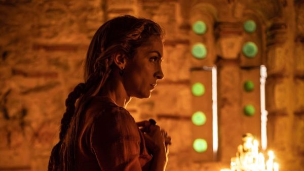 Η Λεώνη της σειράς Μάγισσα Φλεγόμενη καρδιά