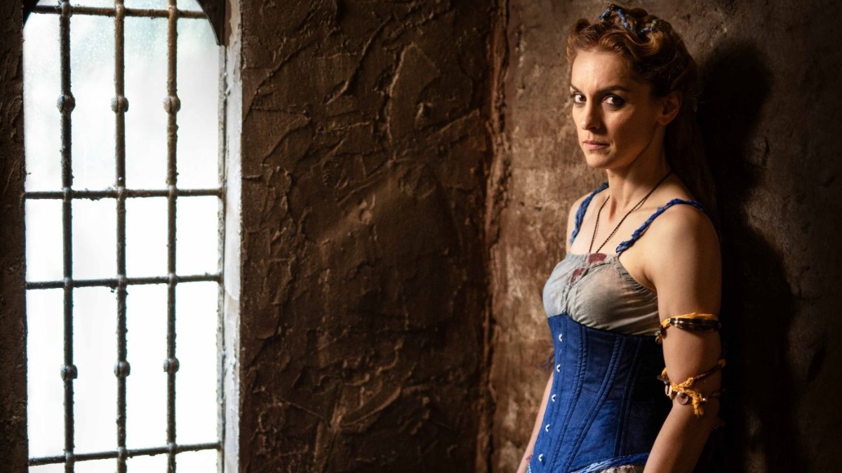 Η Λεώνη στην σειρά Η μάγισσα - φλεγόμενη καρδιά