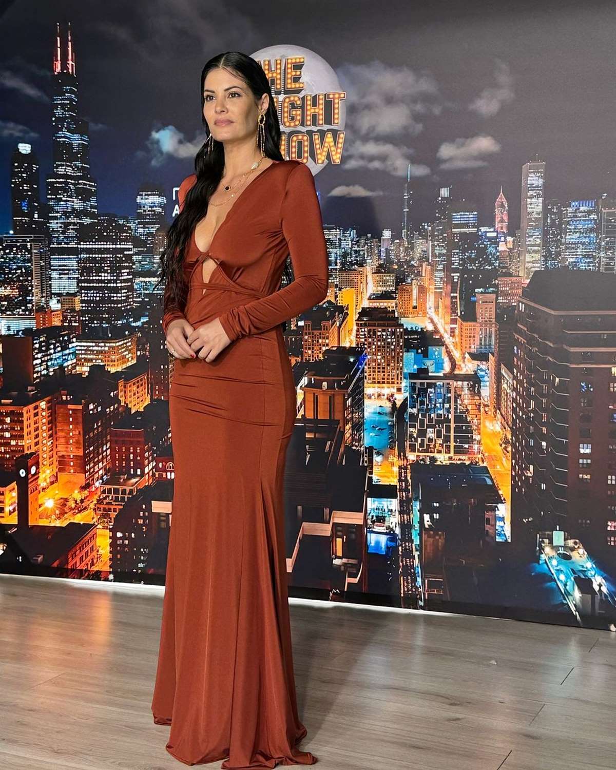 H Μαρία Κορινθίου με μάξι φόρεμα στο 2nigh show