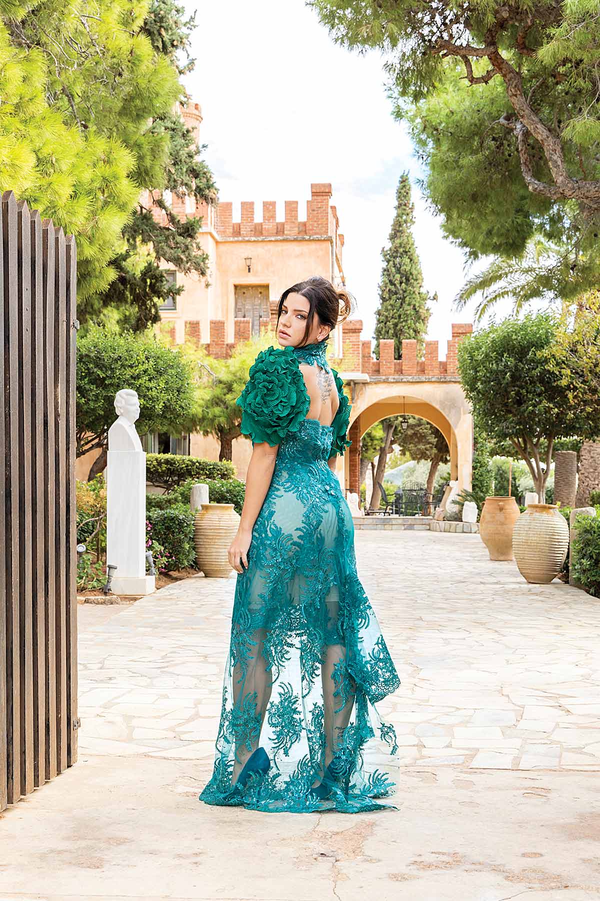 Η Μαρίλια Μητρούση με μάξι δανελένιο πράσινο φόρεμα Helena Kyritsi