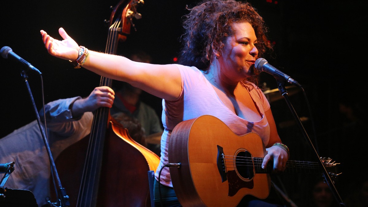 Η Ματούλα Ζαμάνη σε συναυλία της