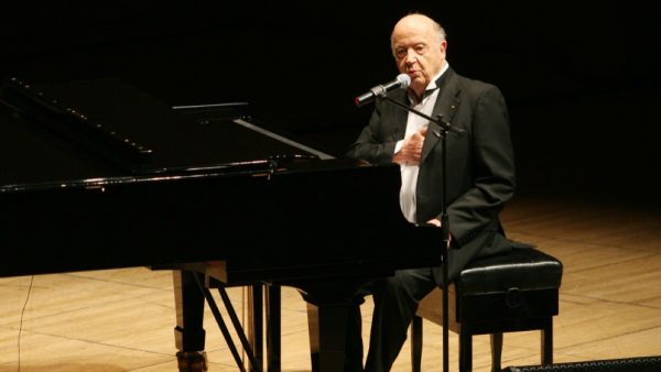 Ο Μίμης Πλέσσας σε συναυλία του