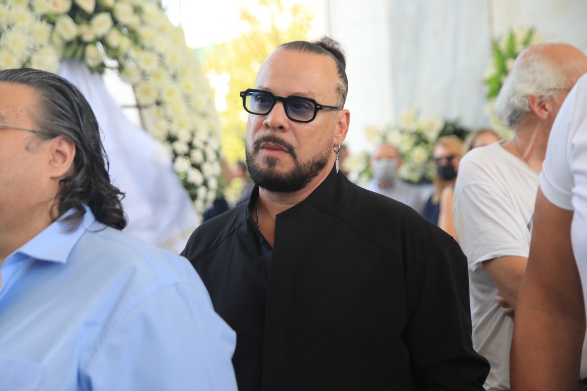 Ο Χρήστος Δάντης στην κηδεία του Μίμη Πλέσσα