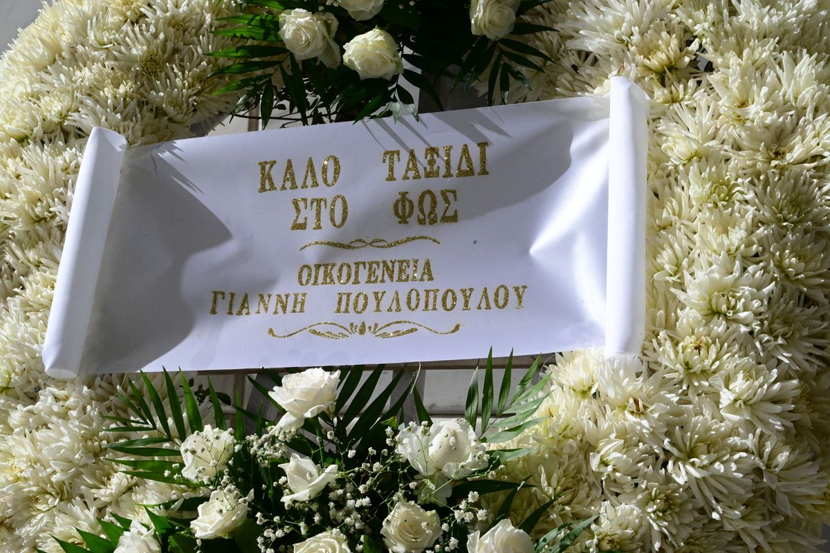 Μίμης Πλέσσας: Πλήθος επωνύμων στο λαϊκό προσκύνημα του σπουδαίου συνθέτη - Αποκλειστικές φωτογραφίες του Youweekly.gr