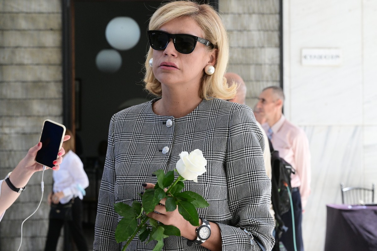 λαικο προσκυνημα για τον μιμη πλεσσα