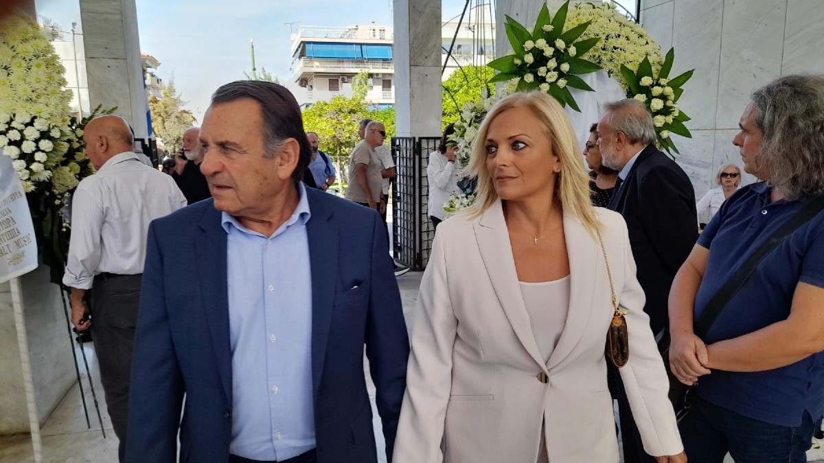 Η Χριστίνα Λαμπίρη στο λαϊκό προσκύνημα του Μίμη Πλέσσα