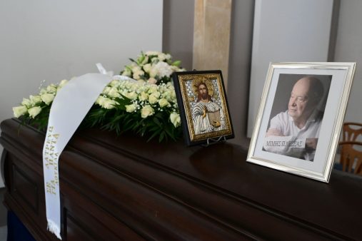 Φωτογραφίες από το λαικό προσκύνημα του Μίμη Πλέσσα