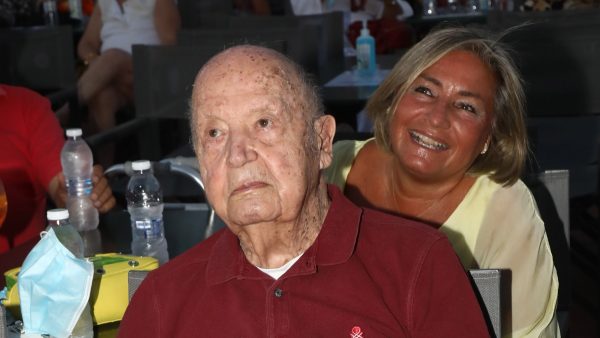 Η αποκάλυψη για την κηδεία του Μίμη Πλέσσα