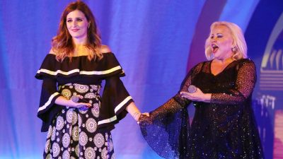 Η Μπέσσυ Αργυράκη με την κόρη της, Εβελίνα Νικολιζά