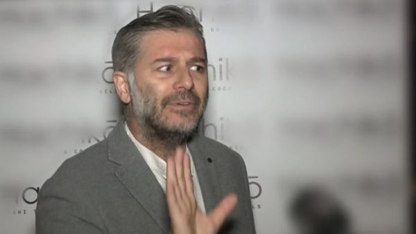 Ο Αλέξανδρος Μπουρδούμης στην κάμερα του Breakfast at Star