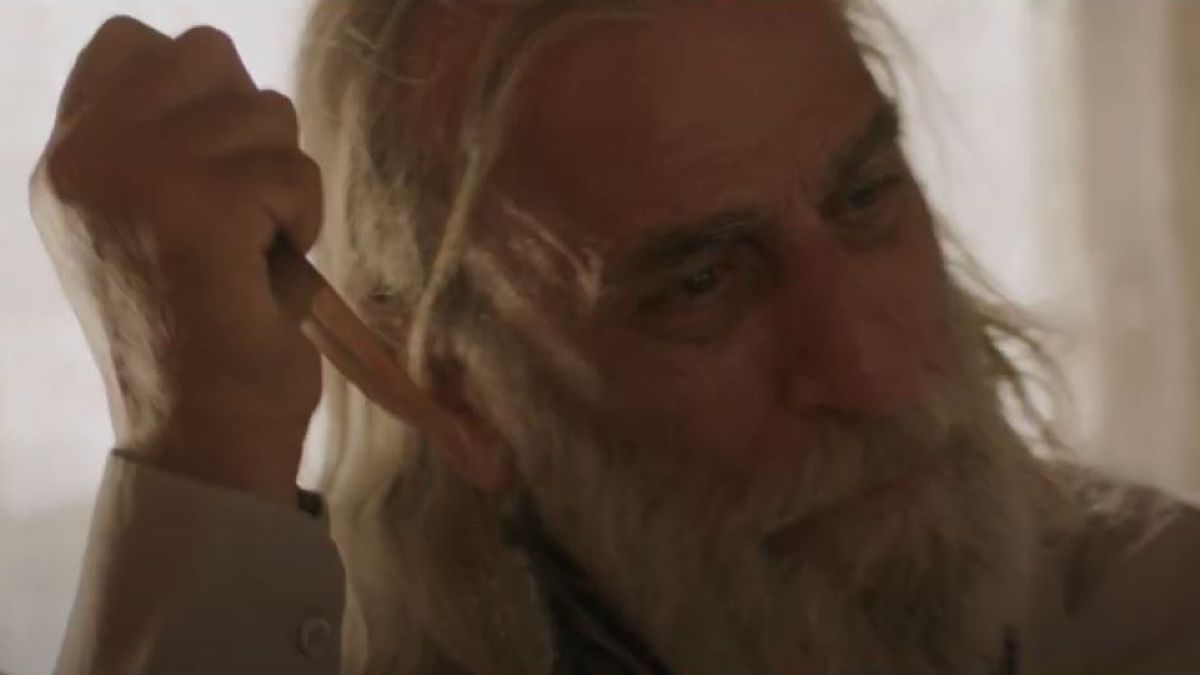 Ο Δημητρός στην σειρά "Παραλία" απειλεί με μαχαίρι.