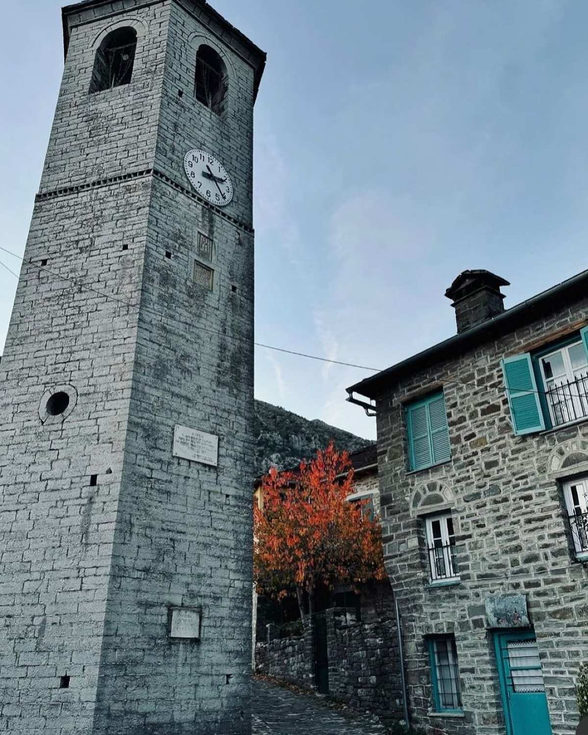 Η Ρούλα Κορομηλά στο Τσεπέλοβο.