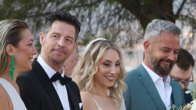 Ο Απόστολος Ρουβάς και η Φανή Γιαβρίδου στον γάμο τους