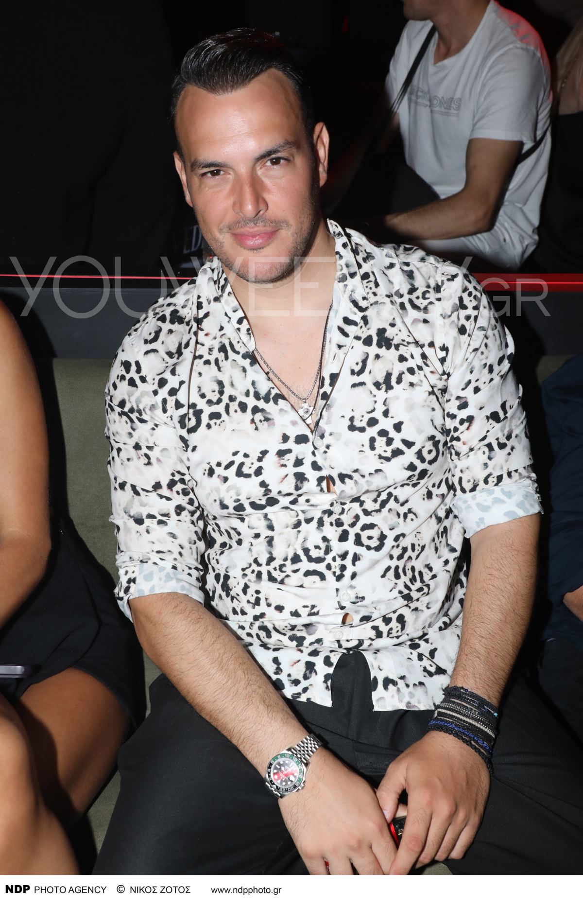 Ο Σάκης Αρσενίου σε έξοδό του