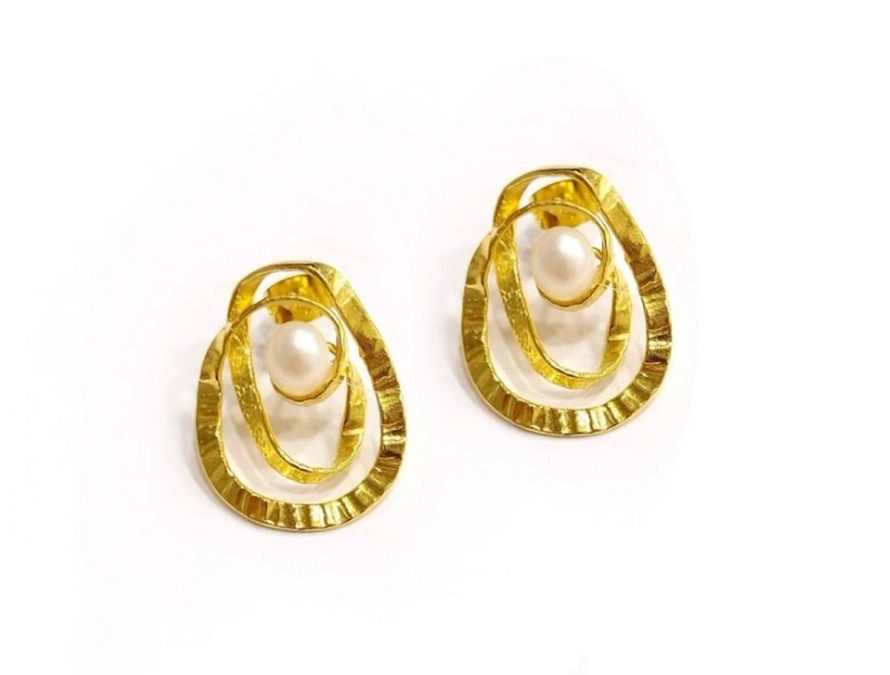 σκουλαρίκια χρυσαφί με πέρλες catherine bijoux