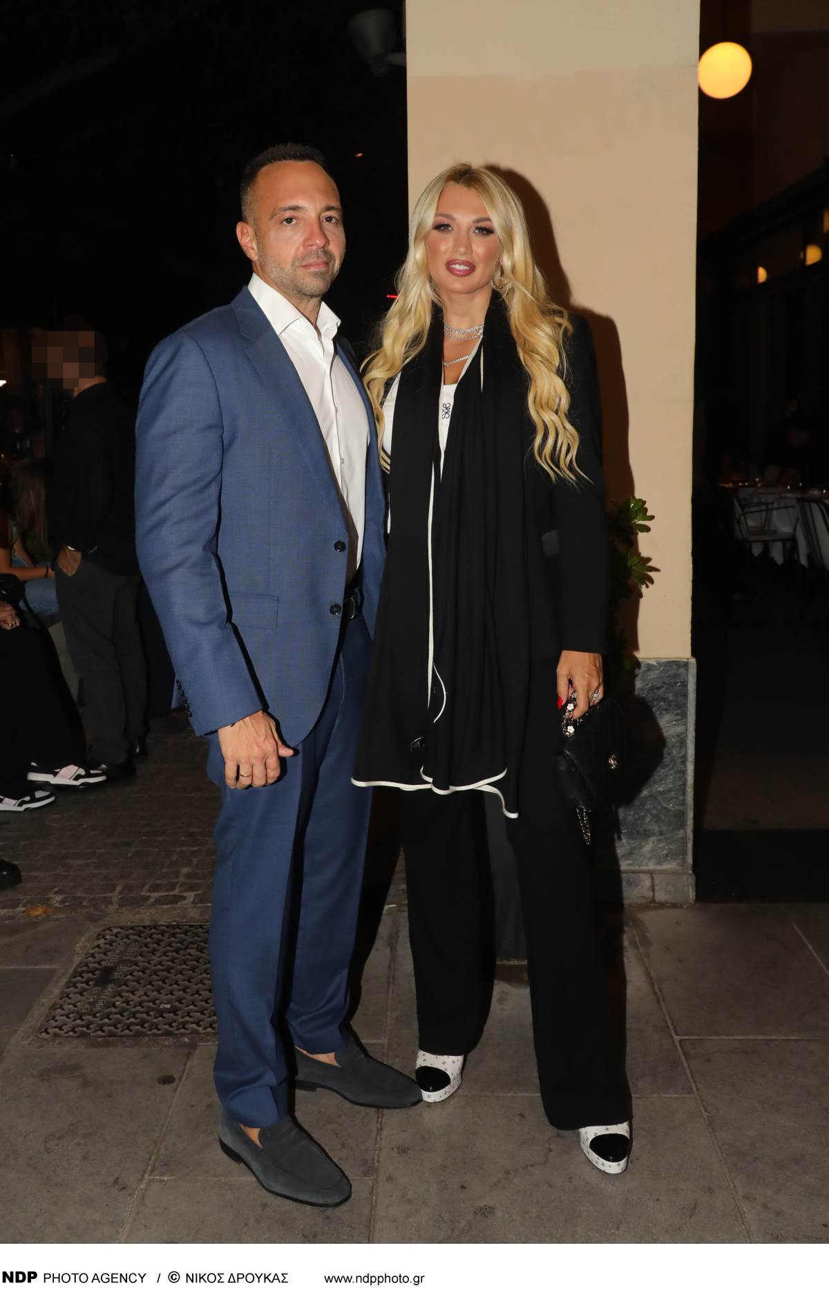 κωνσταντίνα σπυροπούλου ασπρόμαυρο σύνολο με βασίλη σταθοκωστόπουλο